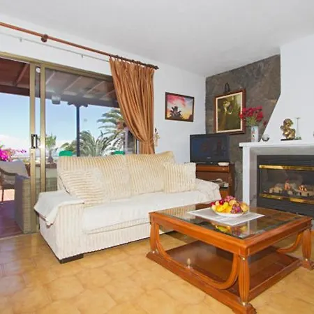Villa Garita - 4 Bedroom - Perfect For Larger Groups - Sleeps 12 - Great Pool Area *