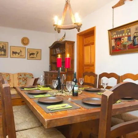Garita - 4 Bedroom - Perfect For Larger Groups - Sleeps 12 - Great Pool Area * Playa Blanca (Lanzarote)