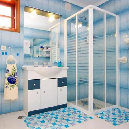 Villa Garita - 4 Bedroom - Perfect For Larger Groups - Sleeps 12 - Great Pool Area Playa Blanca (Lanzarote)