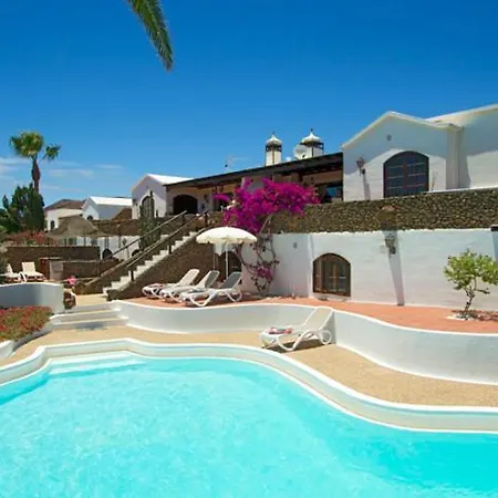 Villa Garita - 4 Bedroom - Perfect For Larger Groups - Sleeps 12 - Great Pool Area *